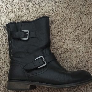 Black motorcycle boots